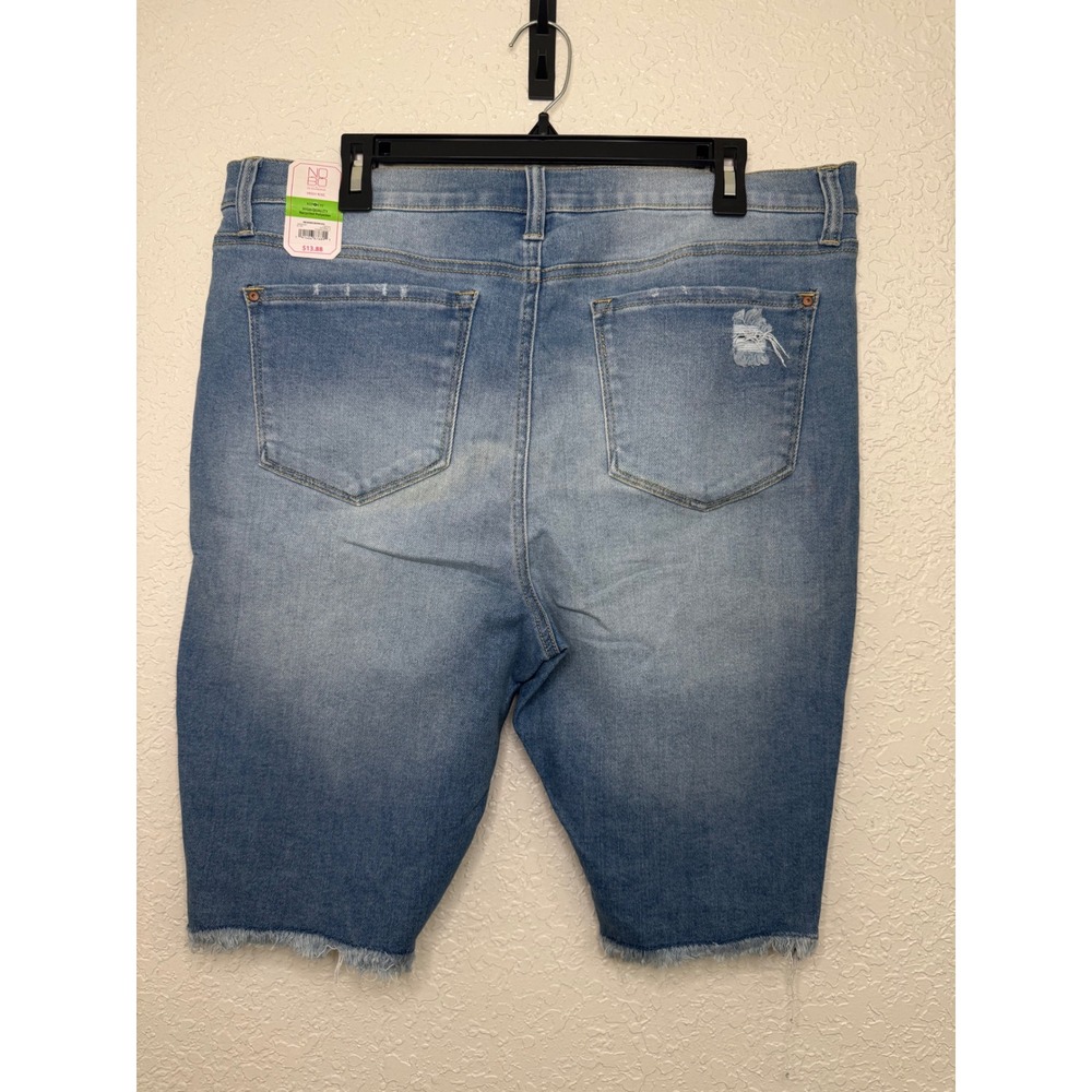 No Boundaries Women High Rise Distressed Bermuda Denim Shorts Light Wash Size 21 - Picture 2 of 4